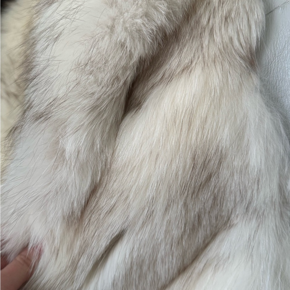Luxurious Cream Fur Jacket - Picture 11 of 15